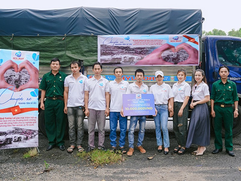 Chiếc cúp và huy chương, biểu tượng sự kiện đặc biệt